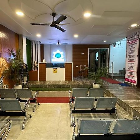 Hotel Aparajita Varanasi Ngoại thất bức ảnh