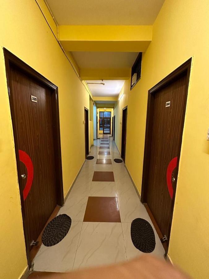 Hotel Aparajita Varanasi Ngoại thất bức ảnh