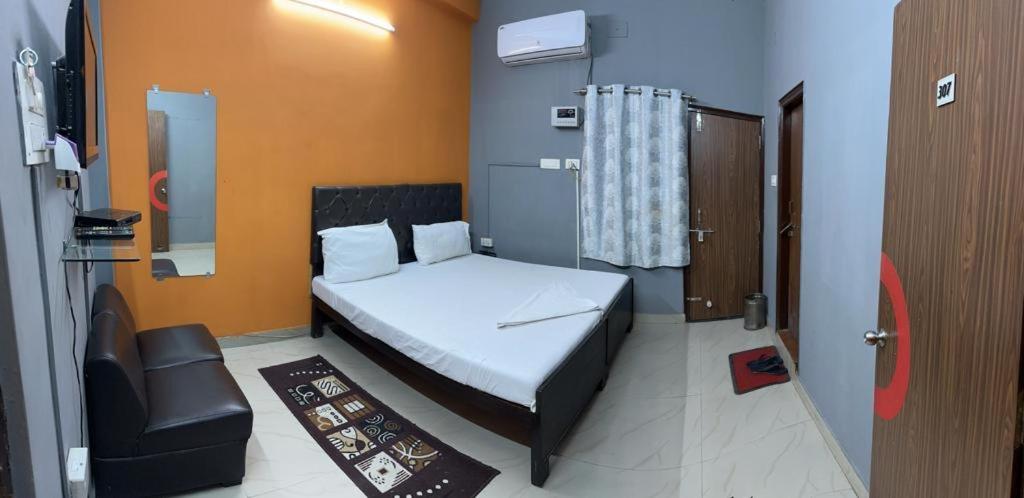 Hotel Aparajita Varanasi Ngoại thất bức ảnh