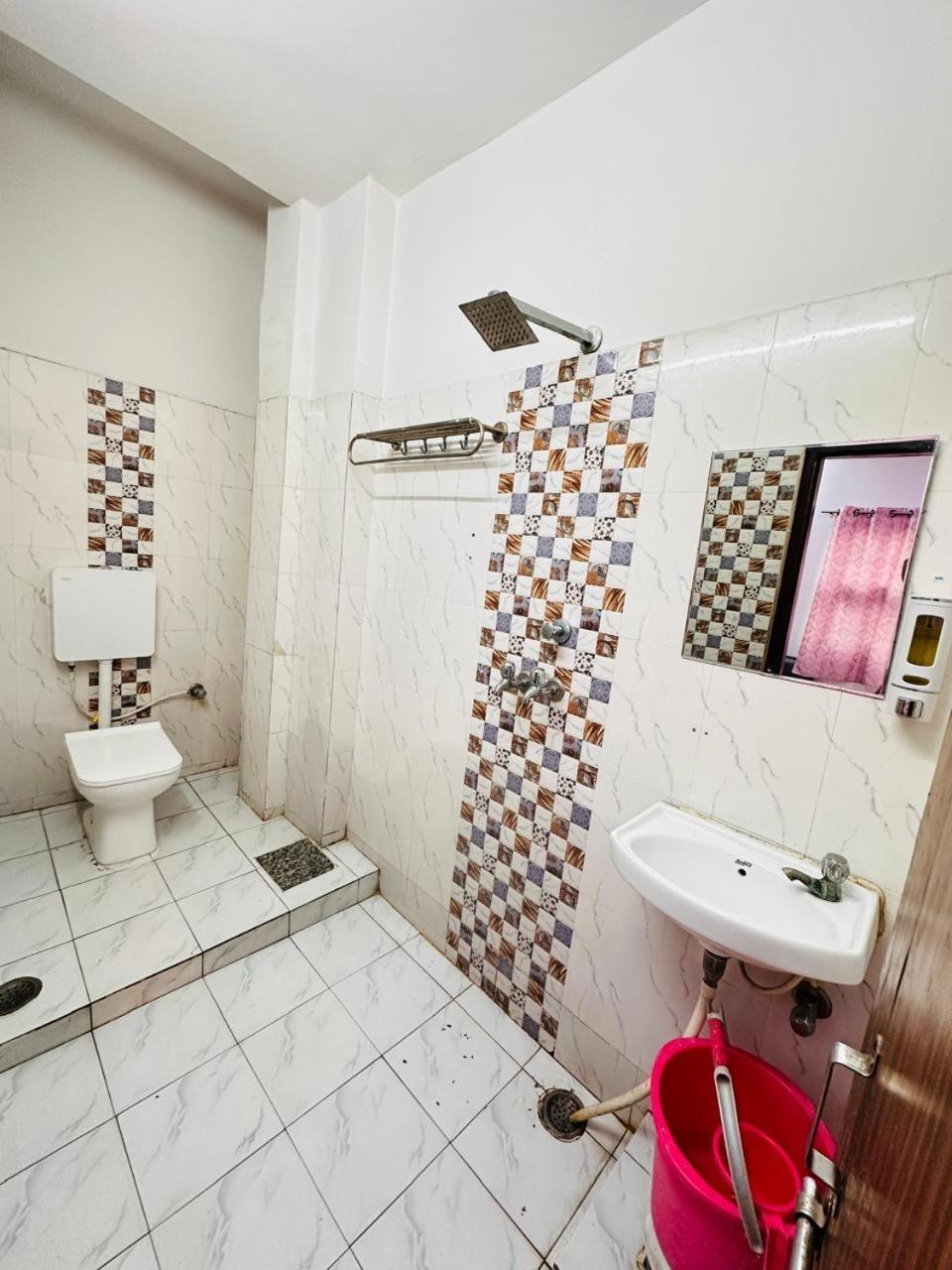 Hotel Aparajita Varanasi Ngoại thất bức ảnh