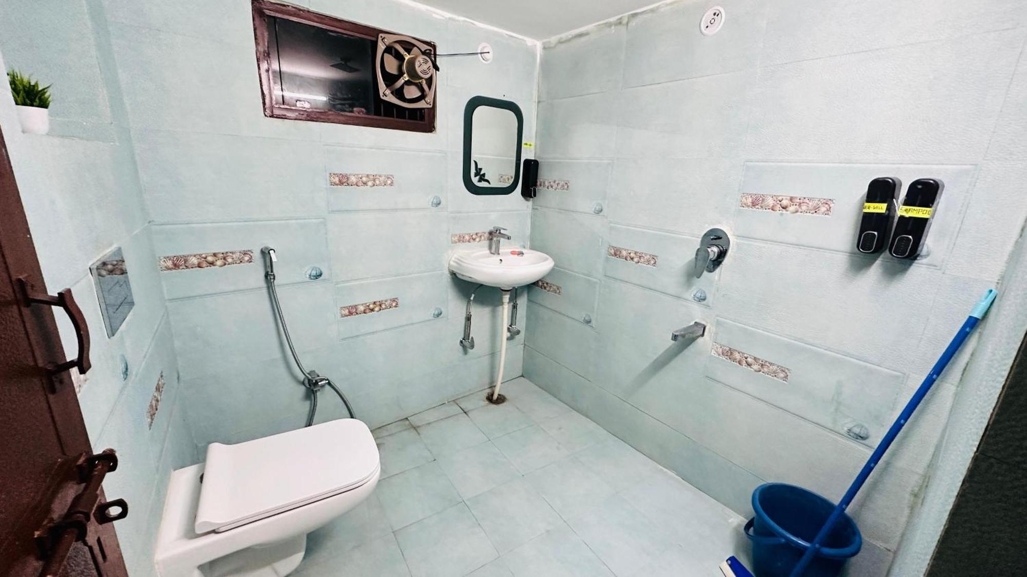 Hotel Aparajita Varanasi Ngoại thất bức ảnh