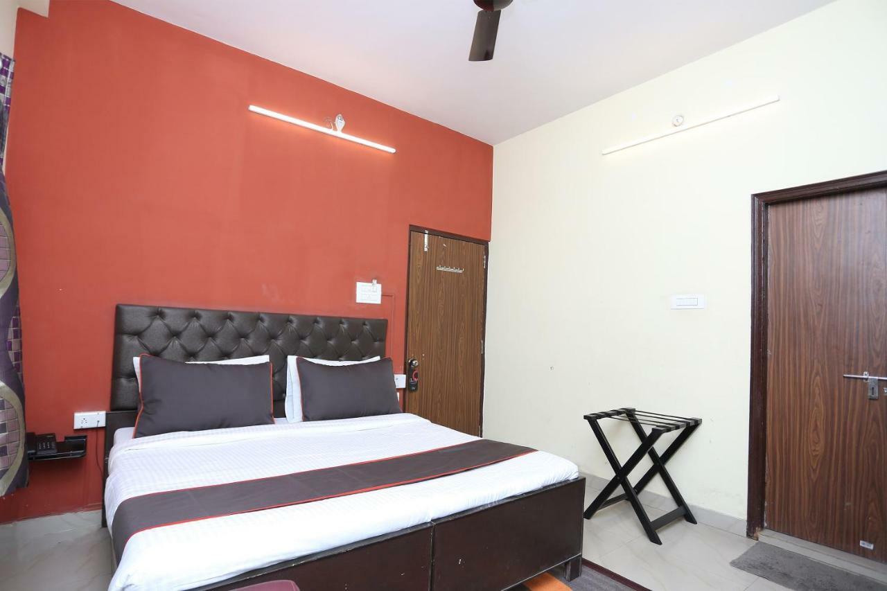 Hotel Aparajita Varanasi Ngoại thất bức ảnh