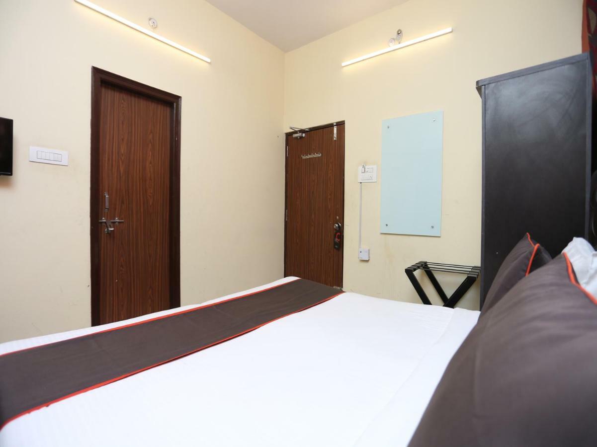 Hotel Aparajita Varanasi Ngoại thất bức ảnh